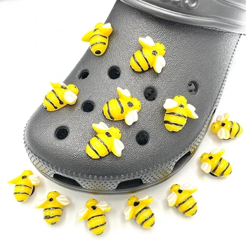 Galben Mic de Albine Pictogramă Drăguț Croc Pantofi Farmece Decor Pentru Copil Saboți DIY Părți Femei Papuci Anime Insigne Pins Accesorii
