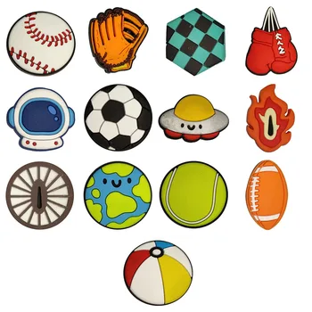 Se amestecă 50PCS PVC Desene animate Pantofi Farmece de Baseball, Mănuși de Box Casca de Fotbal OZN Flacără Roți Pământ de Tenis Minge de Rugby Croc Farmece